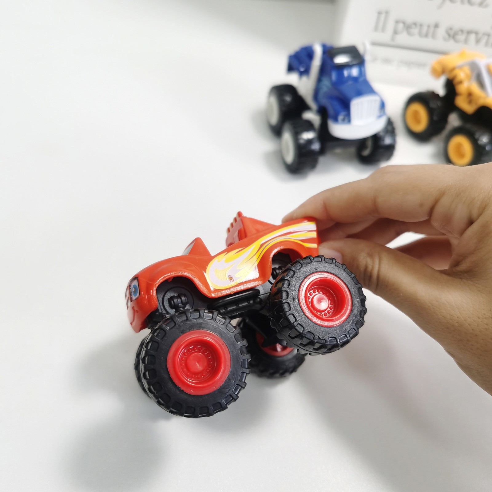 子供のためのモンスタートラックおもちゃ,漫画の機械,車のブレ - Party Games Gender Reveal のレビューと価格